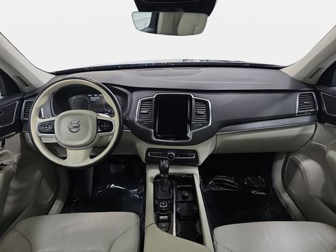 Used 2020 Volvo XC90 T5 Momentum w/ Protection Package Premier image 10