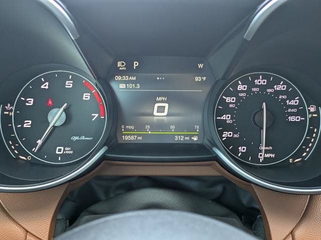 Used 2019 Alfa Romeo Giulia Ti w/ TI Performance Package RWD image 27