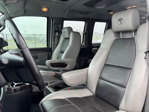 Used 2019 GMC Savana 2500 RWD image 16
