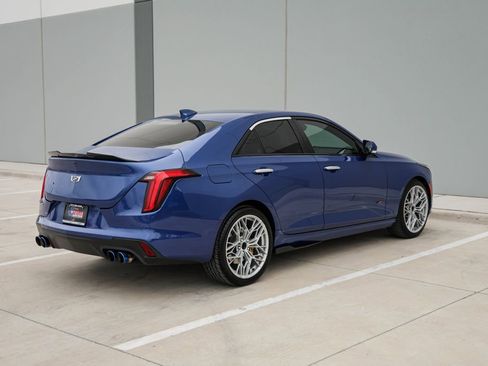 Used 2023 Cadillac CT4 Luxury RWD image 7