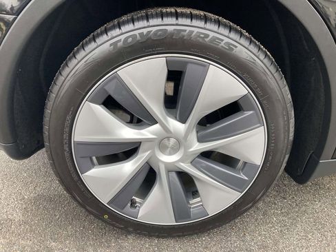Used 2023 Tesla Model Y Long Range image 15