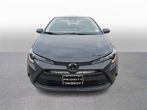 Used 2025 Toyota Corolla LE image 2