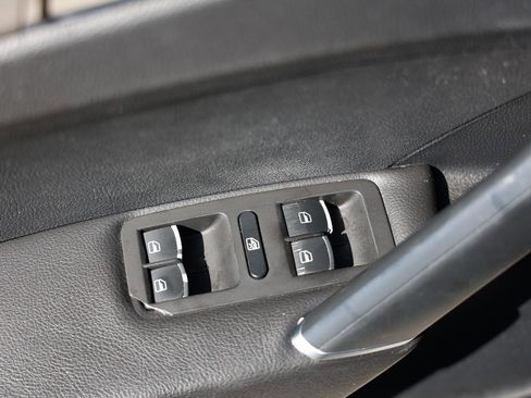 Used 2017 Volkswagen Passat 1.8T S image 38