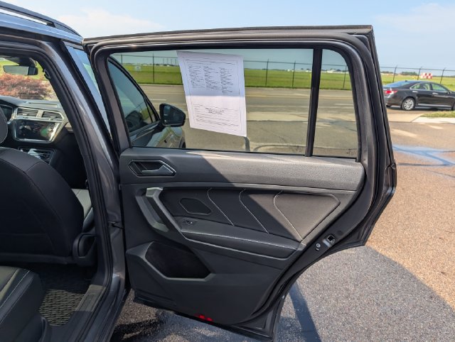 Used 2024 Volkswagen Tiguan SE R-Line AWD/4WD image 7