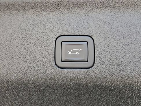 Used 2025 GMC Yukon Denali AWD/4WD image 30