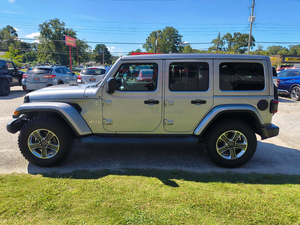 Used 2018 Jeep Wrangler Unlimited Sahara AWD/4WD image 5