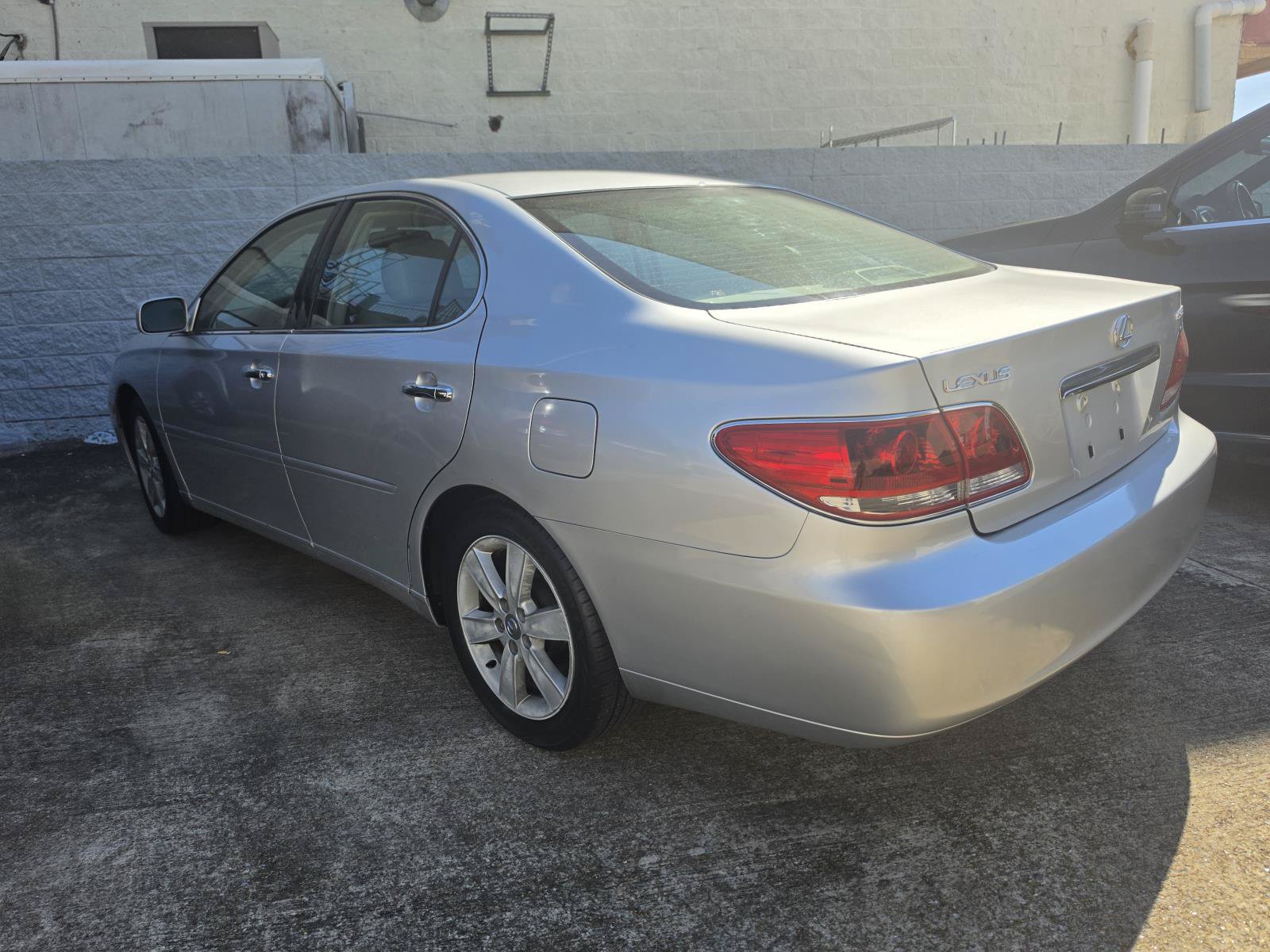 Used 2005 Lexus ES 330 FWD image 2