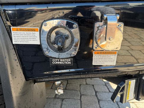 Used 2020 Mercedes-Benz Sprinter 2500 image 14