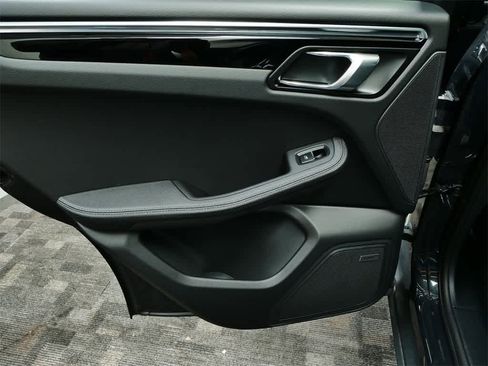 Used 2025 Porsche Macan image 14
