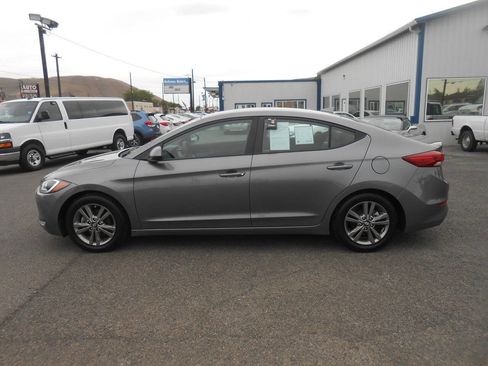 Used 2018 Hyundai Elantra SEL FWD image 6
