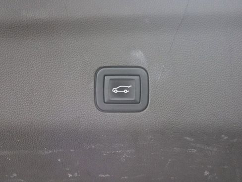 Used 2022 Chevrolet Tahoe LT w/ Luxury Package image 16