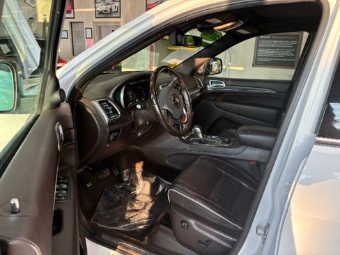 Used 2018 Jeep Grand Cherokee Overland image 17