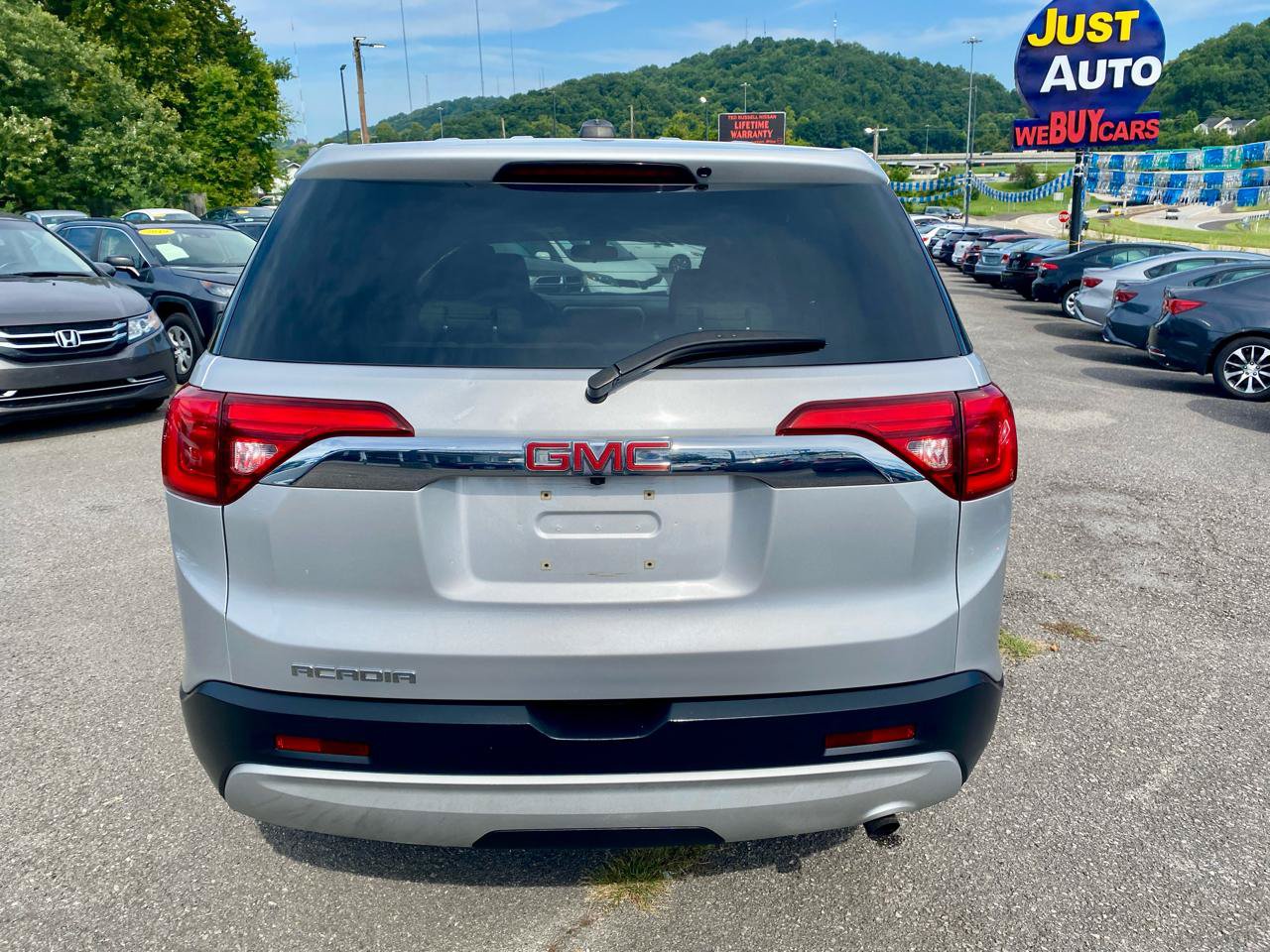 Used 2017 GMC Acadia SLE FWD image 6