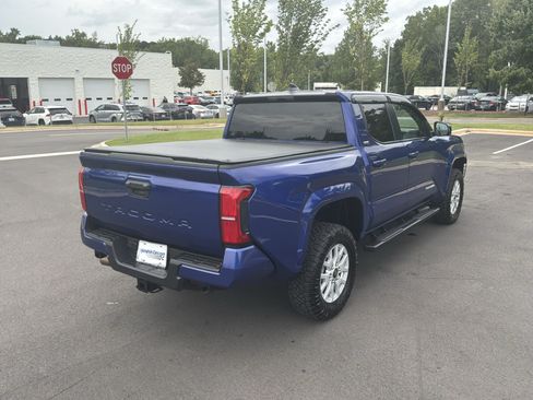 Used 2025 Toyota Tacoma SR5 RWD image 10