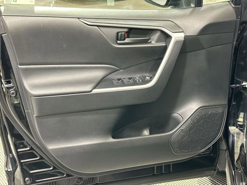 Used 2020 Toyota RAV4 LE image 15