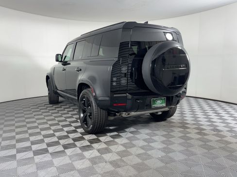 New 2026 Land Rover Defender 110 X-Dynamic SE image 3