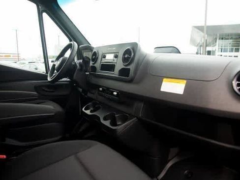 Used 2025 Mercedes-Benz Sprinter 2500 image 29