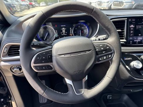 New 2027 Chrysler Pacifica Select FWD image 22