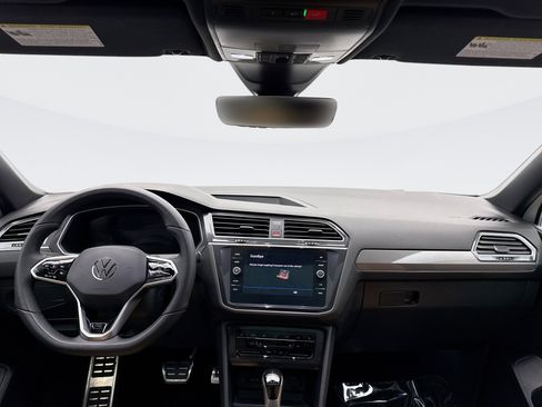 Used 2024 Volkswagen Tiguan SE R-Line image 14