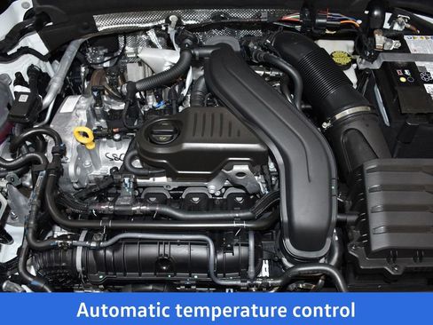 New 2026 Volkswagen Taos SE image 7