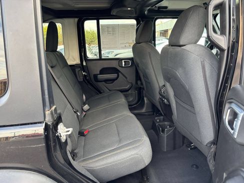 Used 2025 Jeep Wrangler Unlimited Sport AWD/4WD image 24