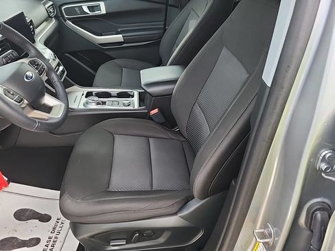 Used 2023 Ford Explorer XLT AWD/4WD image 6
