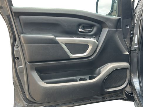 Used 2023 Nissan Titan SV w/ SV Convenience Package RWD image 10