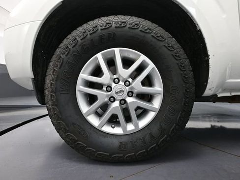 Used 2014 Nissan Frontier SV AWD/4WD image 15