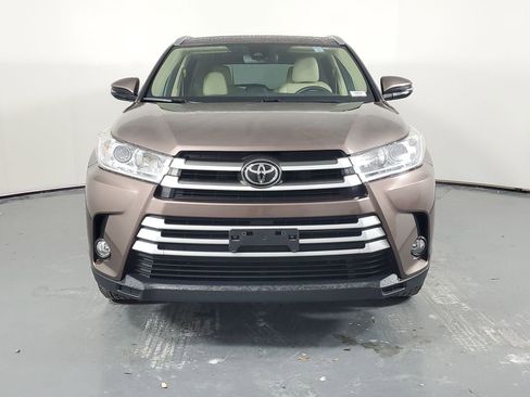 Certified 2017 Toyota Highlander XLE image 2
