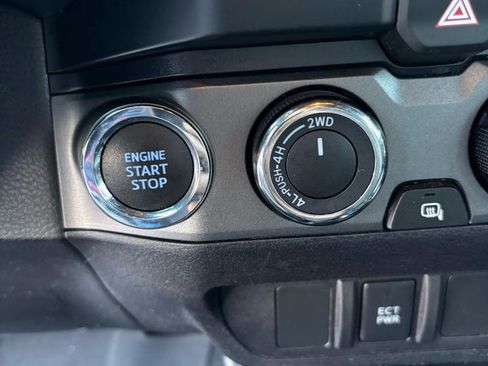 Used 2022 Toyota Tacoma TRD Off-Road AWD/4WD image 17