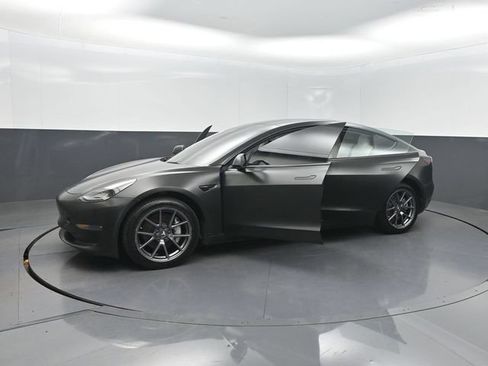 Used 2022 Tesla Model 3 Long Range AWD/4WD image 28