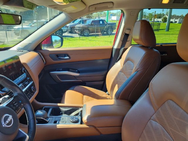 Used 2023 Nissan Pathfinder Platinum AWD/4WD image 17