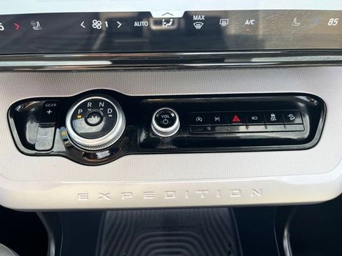 Certified 2025 Ford Expedition Active AWD/4WD image 52