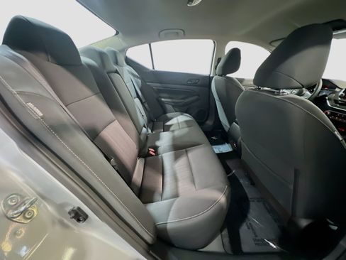 Used 2025 Nissan Altima 2.5 SV FWD image 18