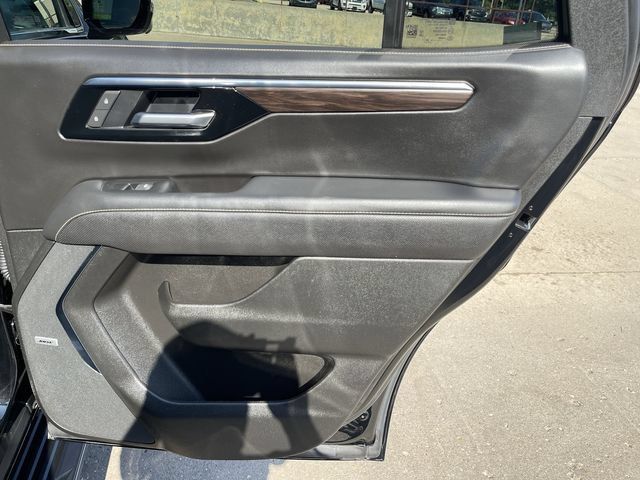Used 2025 Chevrolet Tahoe Premier AWD/4WD image 14