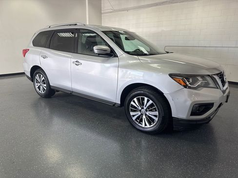Used 2019 Nissan Pathfinder SL image 2