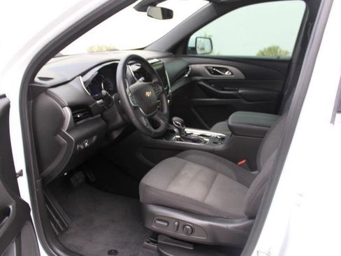 Used 2023 Chevrolet Traverse LT FWD image 9