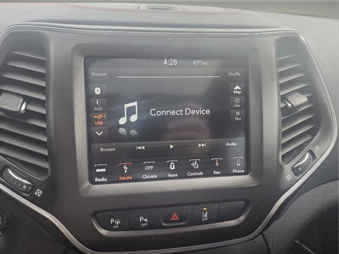 Used 2019 Jeep Cherokee Trailhawk image 19