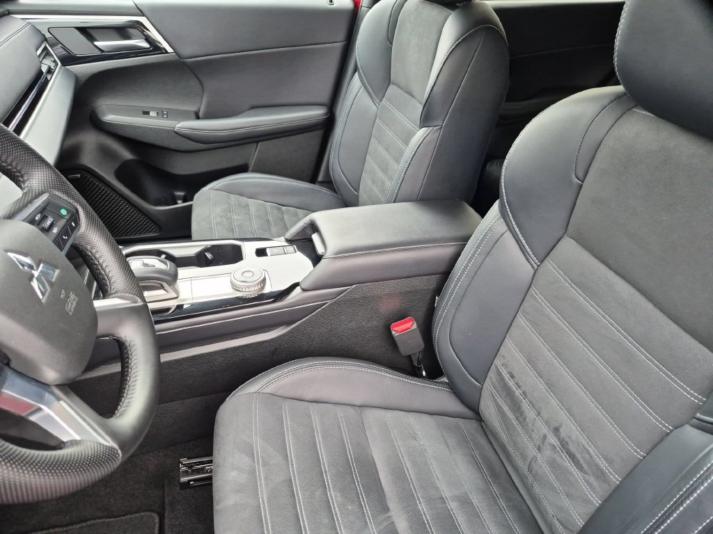 Used 2025 Mitsubishi Outlander SE AWD/4WD image 25