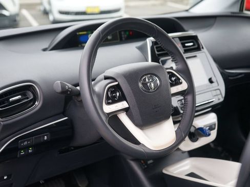 Used 2016 Toyota Prius Four w/ Advanced Technology Package FWD image 15