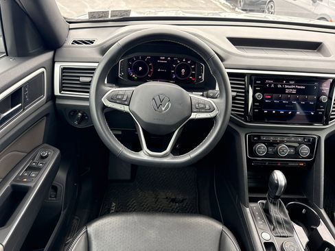 Used 2022 Volkswagen Atlas Cross Sport SE w/ Panoramic Sunroof Package image 15