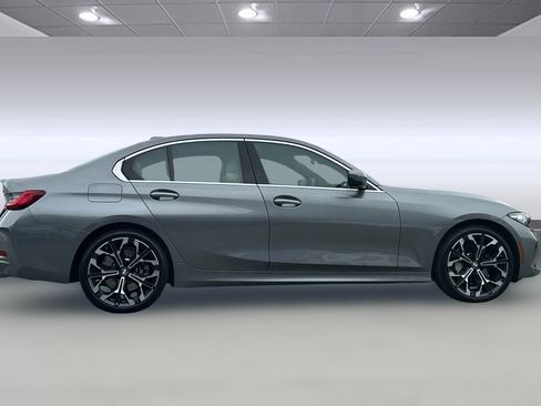 Used 2025 BMW 330i Sedan w/ Premium Package image 7