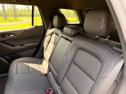 Used 2025 Chevrolet Equinox LT w/ Convenience Package II FWD image 28