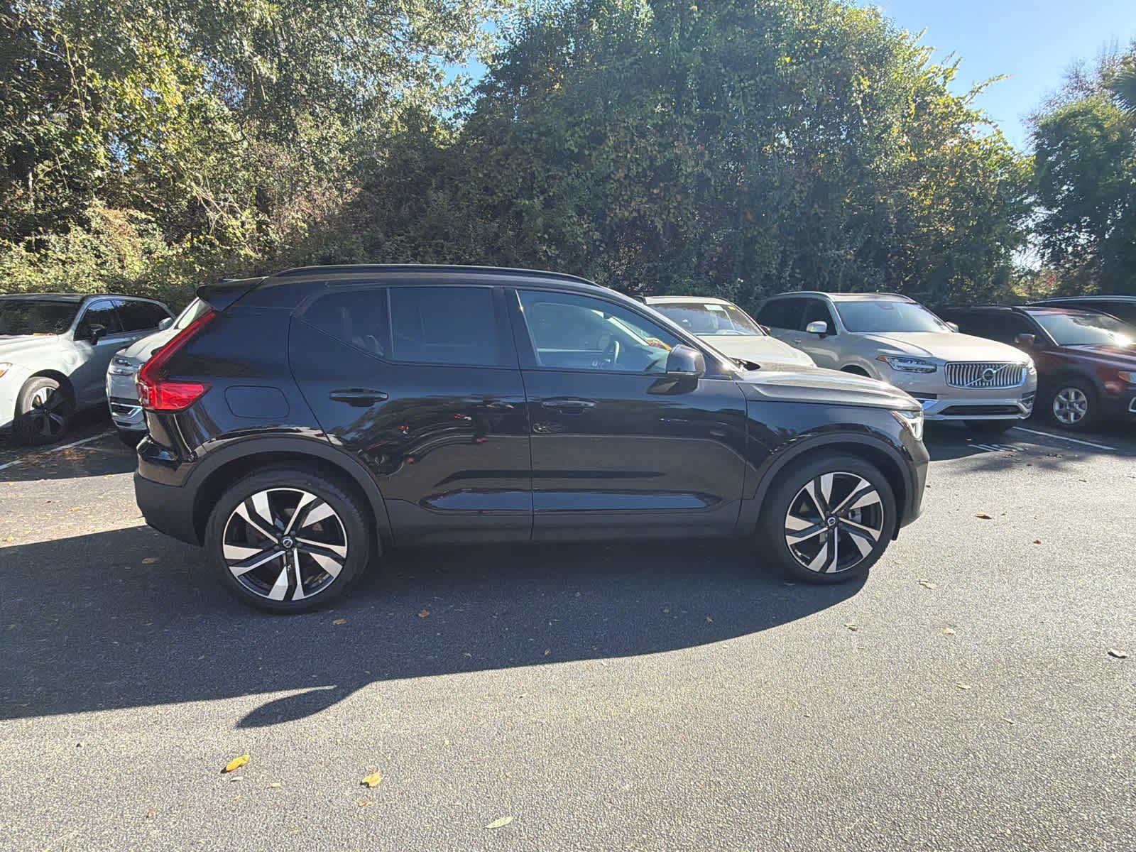 Used 2023 Volvo XC40 B5 Plus w/ Climate Package AWD/4WD image 17