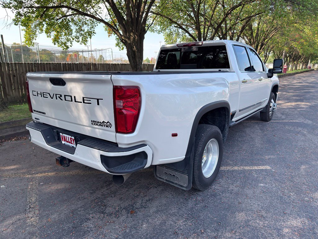 Used 2025 Chevrolet Silverado 3500 High Country w/ High Country Premium Package AWD/4WD image 16