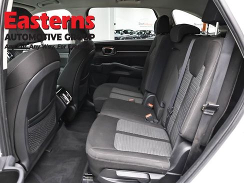 Used 2022 Kia Sorento LX FWD image 21