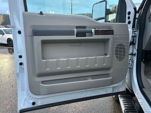 Used 2010 Ford F350 Lariat image 16