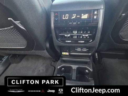 Used 2024 Jeep Grand Cherokee L Altitude AWD/4WD image 21