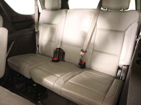 Used 2023 GMC Yukon SLT w/ SLT Premium Package AWD/4WD image 14