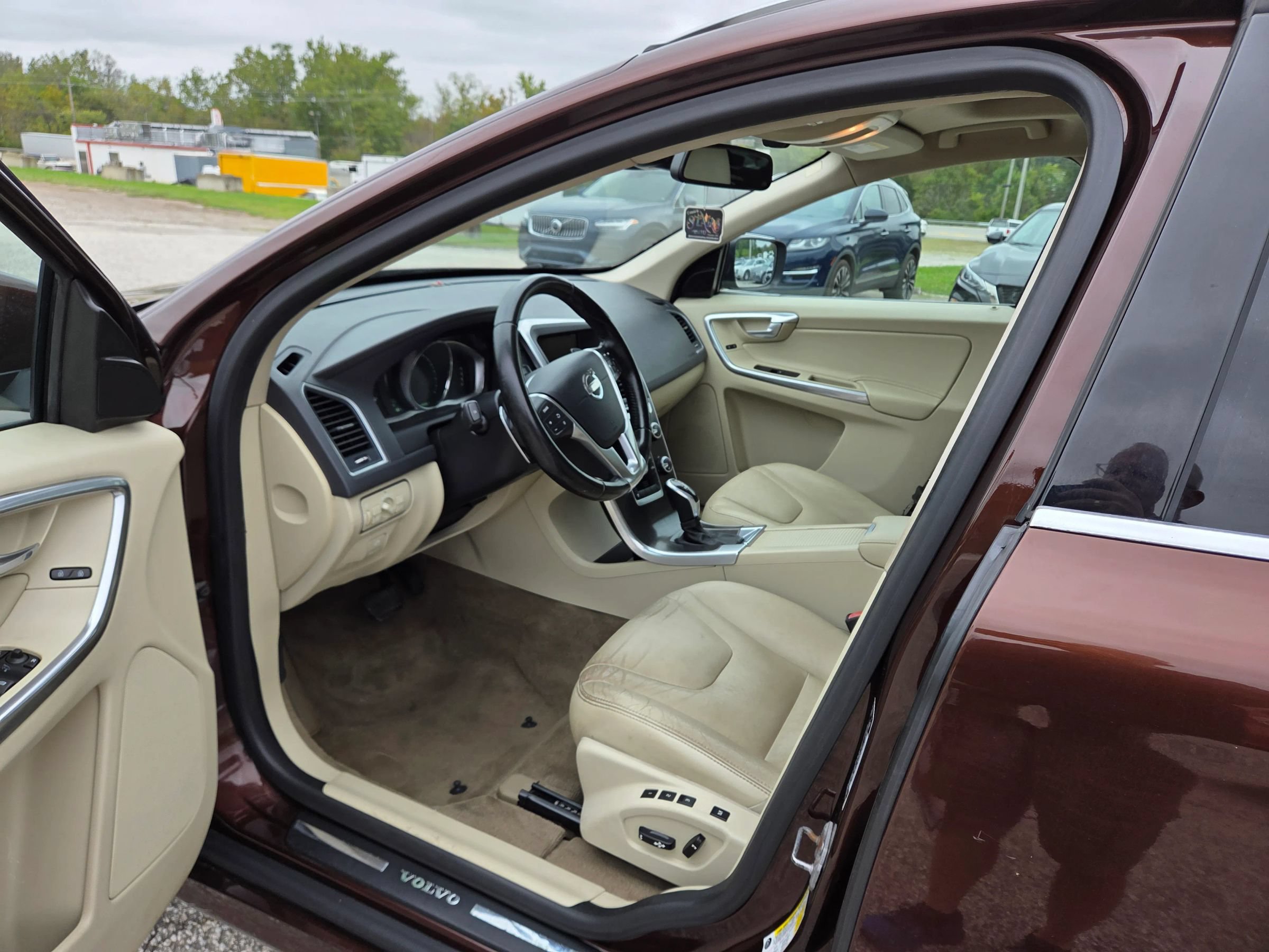 Used 2015 Volvo XC60 T6 Premier Plus AWD/4WD image 11